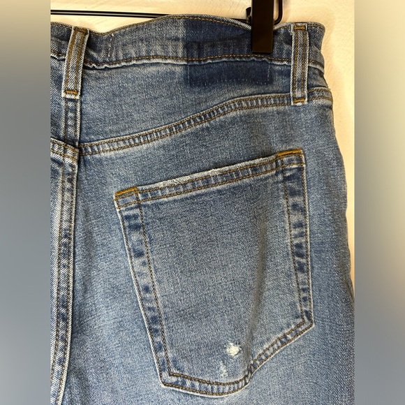 Abercrombie & Fitch Curve Love Ultra High Rise 90s Straight Jean - Picture 6 of 10